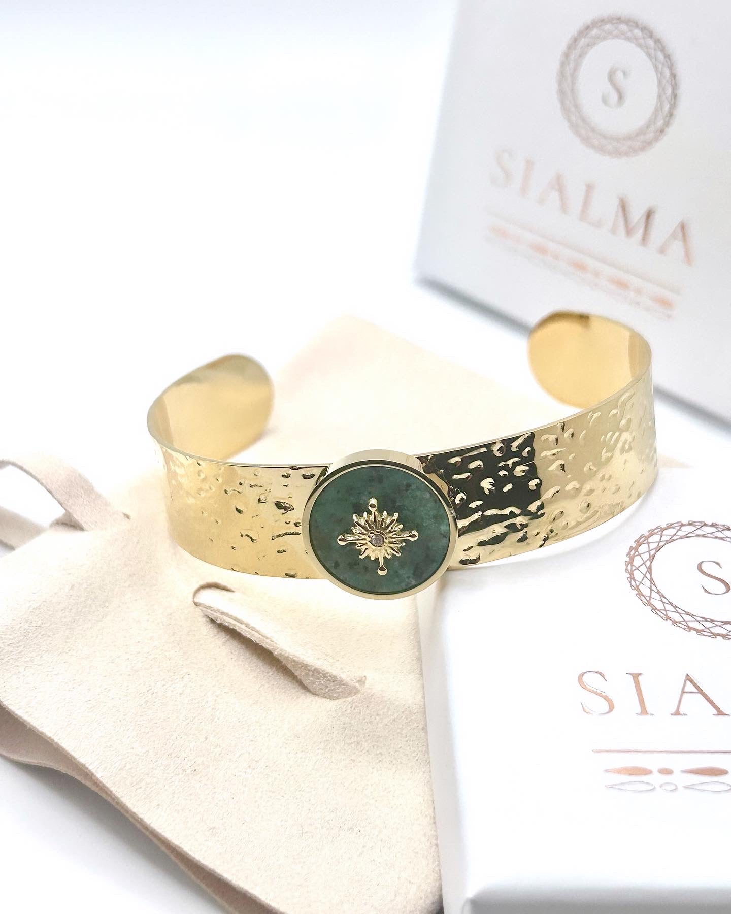 Ama bangle