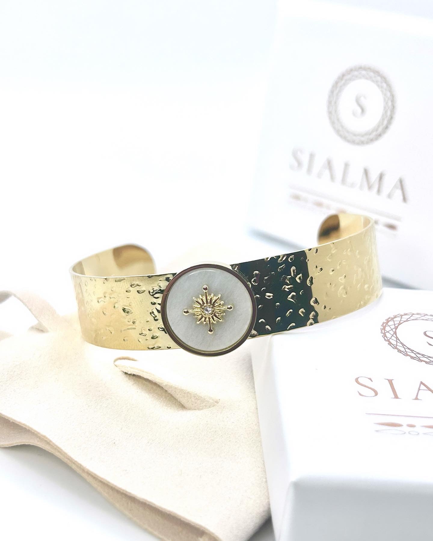 Ama bangle